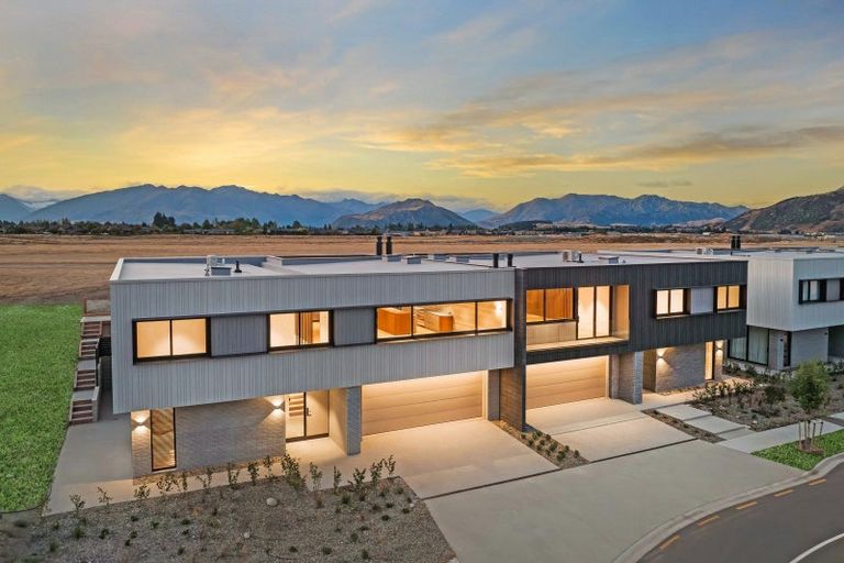 Photo of property in 27 Rubus Street, Wanaka, 9382