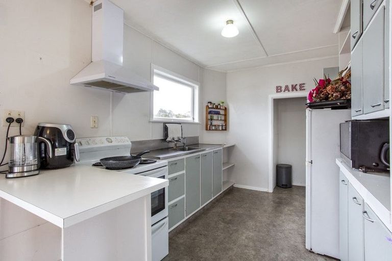 Photo of property in 71 Awaroa Road, Helensville, 0800
