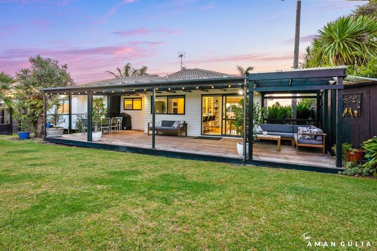 Photo of property in 6a Savoy Road, Glen Eden, Auckland, 0602