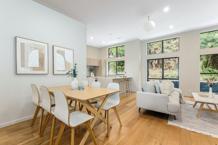 Photo of property in 5 Pacific View, Whitby, Porirua, 5024