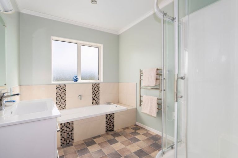 Photo of property in 8 Bluejacket Place, Whitby, Porirua, 5024