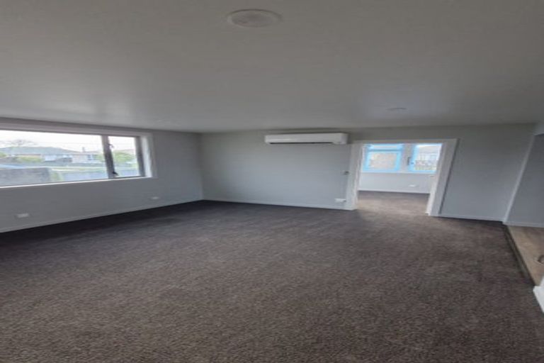 Photo of property in 19 Lambeth Crescent, Northcote, Christchurch, 8052