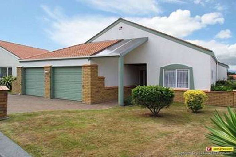 Photo of property in 5 Lakeside Villas, Whitby, Porirua, 5024