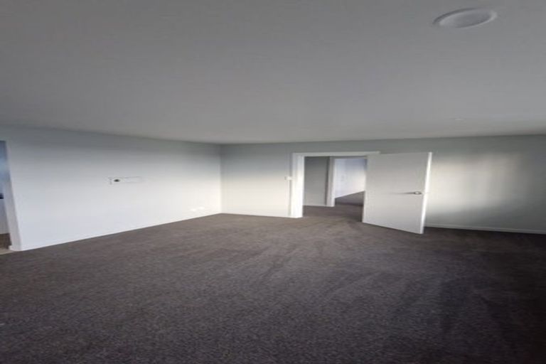 Photo of property in 19 Lambeth Crescent, Northcote, Christchurch, 8052