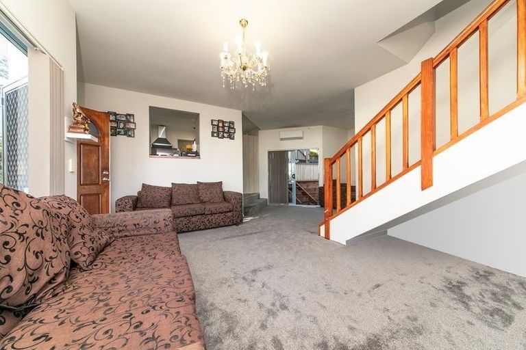 Photo of property in 2/30 Mountain Road, Mangere Bridge, Auckland, 2022
