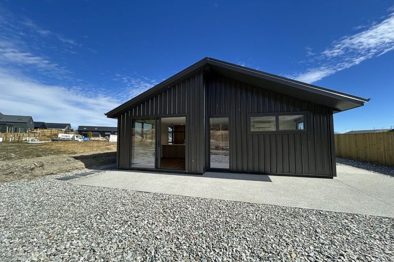 Photo of property in 18 Rowe Drive, Jacks Point, 9371