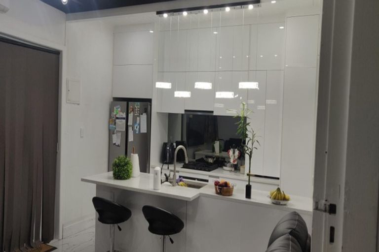 Photo of property in 118a Hutchinson Avenue, New Lynn, Auckland, 0600