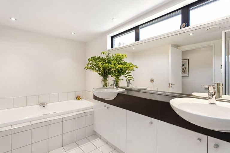 Photo of property in 77 Puriri Street, Riccarton, Christchurch, 8041