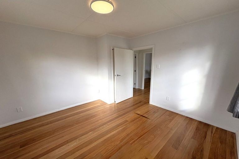 Photo of property in 211 Cambridge Terrace, Naenae, Lower Hutt, 5011