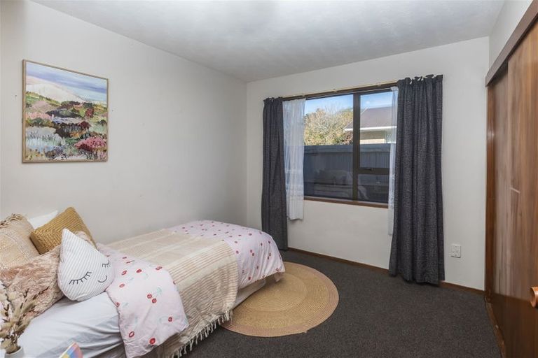 Photo of property in 11 Oakley Crescent, Hornby, Christchurch, 8042