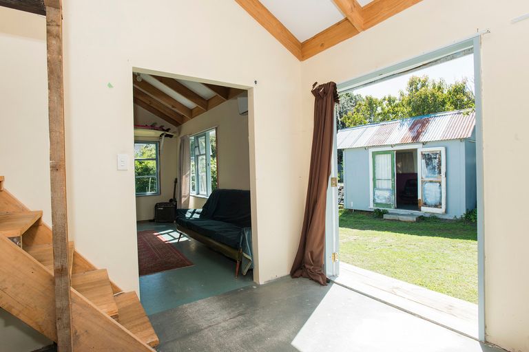 Photo of property in 22 Moana Road, Okitu, Gisborne, 4010