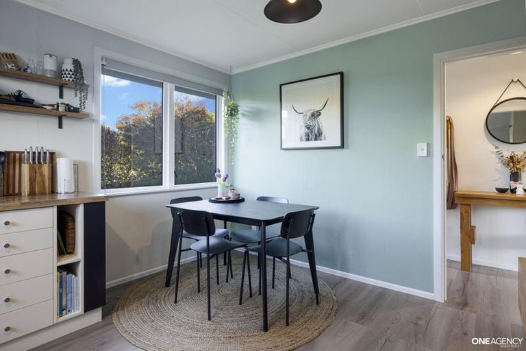 Photo of property in 22 Bartlett Grove, Tawa, Wellington, 5028