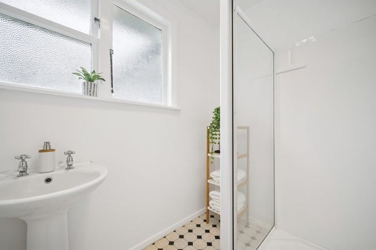 Photo of property in 83 Taylor Terrace, Tawa, Wellington, 5028