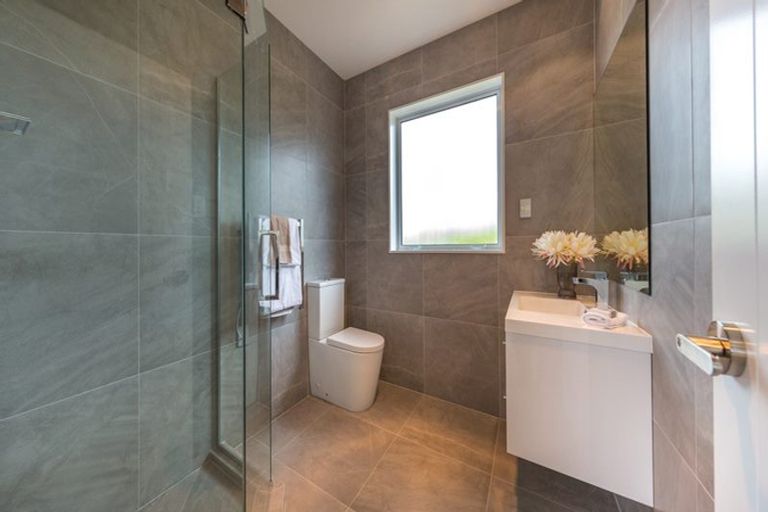 Photo of property in 10 Papa Orchard Drive, Kumeu, 0810