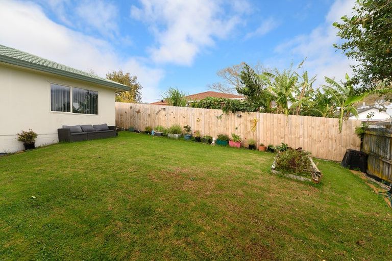 Photo of property in 60 Hewlett Road, Massey, Auckland, 0614