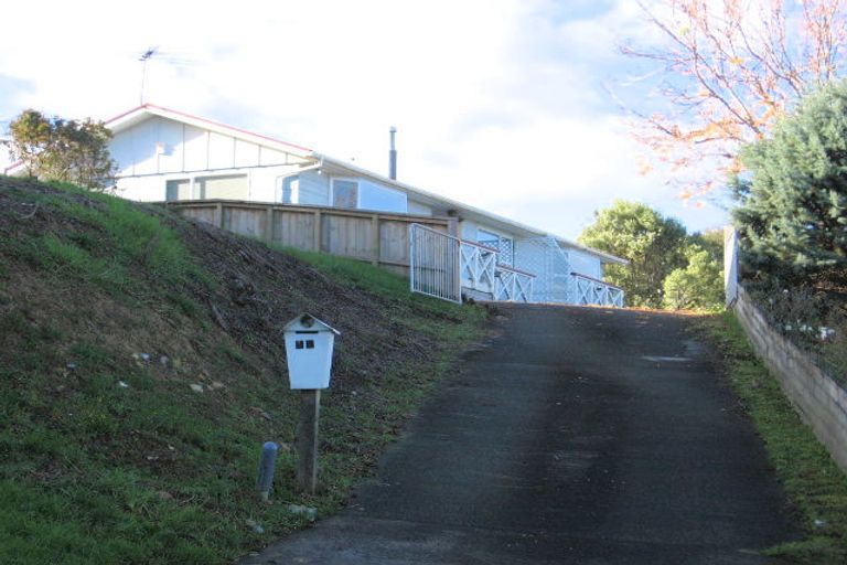 Photo of property in 11 Palmetto Place, Goodwood Heights, Auckland, 2105