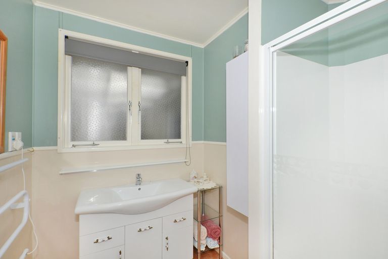 Photo of property in 12 Ogle Crescent, Te Kamo, Whangarei, 0112