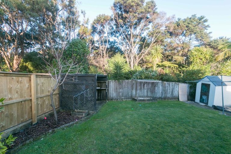 Photo of property in 42 Caribbean Drive, Unsworth Heights, Auckland, 0632