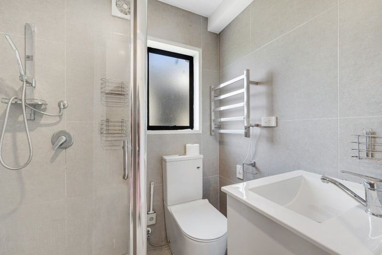 Photo of property in 2/25 Ballater Place, Highland Park, Auckland, 2010