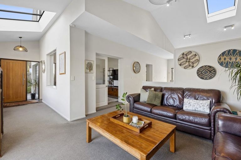 Photo of property in 2 Budleigh Street, Frankleigh Park, New Plymouth, 4310