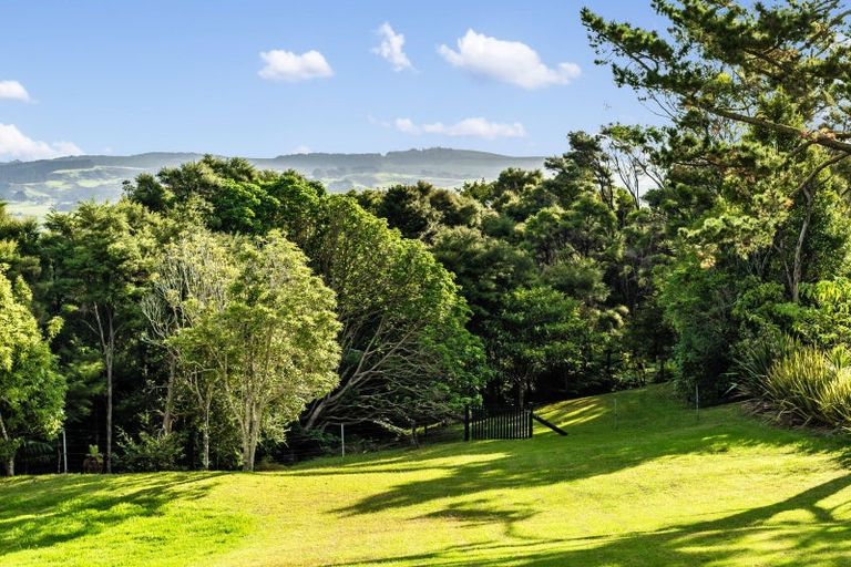 Photo of property in 176 Wishart Road, Helensville, 0875