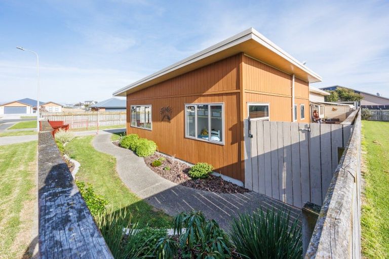 Photo of property in 3 Forbes Road, Foxton Beach, Foxton, 4815
