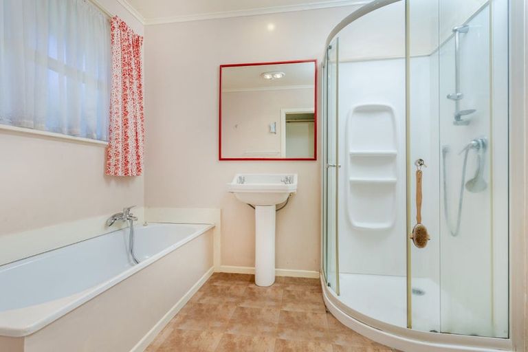 Photo of property in 38 Blakeborough Drive, Forrest Hill, Auckland, 0620