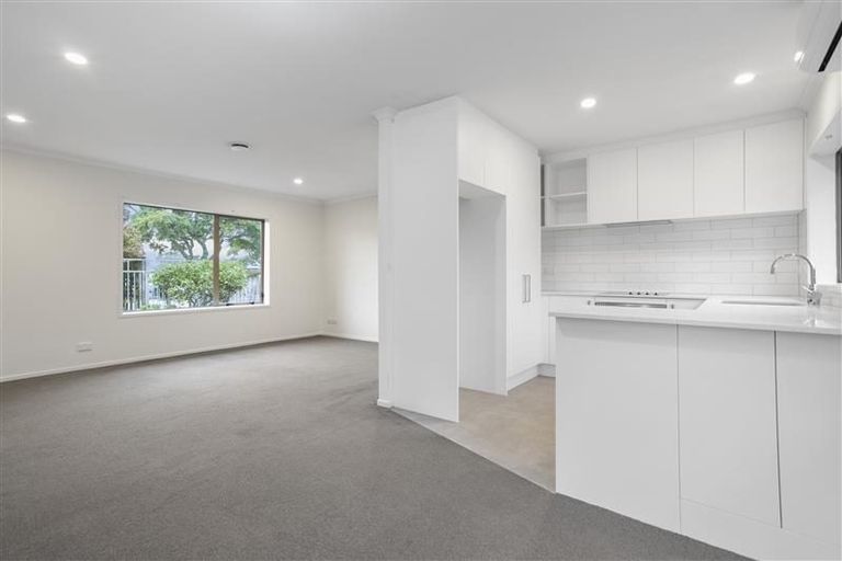Photo of property in 14 Russett Grove, Henderson, Auckland, 0612