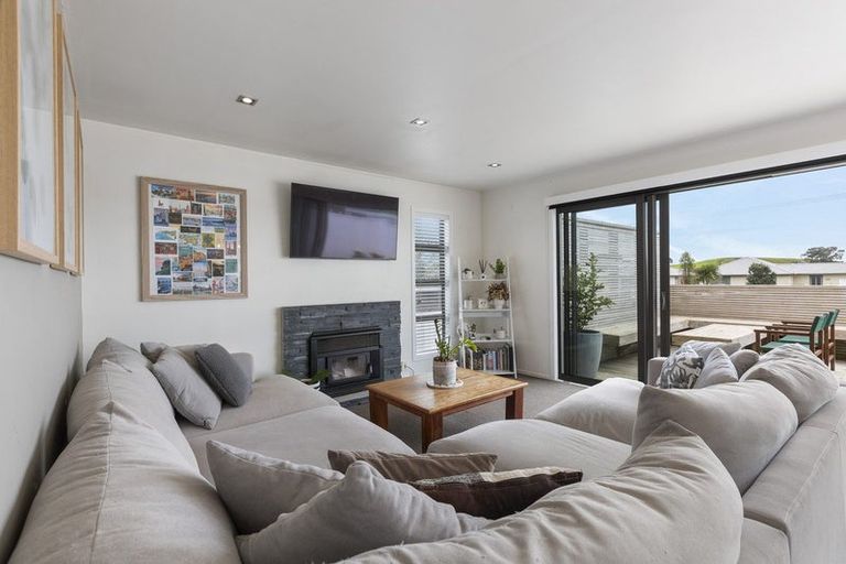 Photo of property in 77 Pohutukawa Place, Bell Block, New Plymouth, 4312