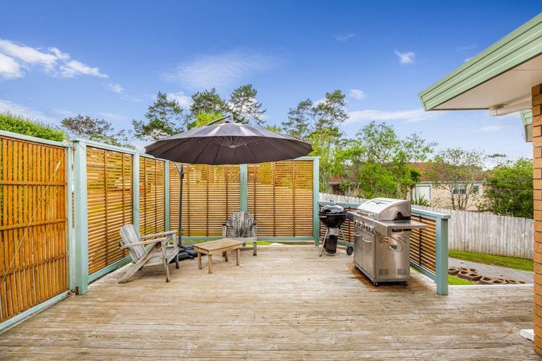 Photo of property in 23 San Vito Place, Henderson, Auckland, 0612