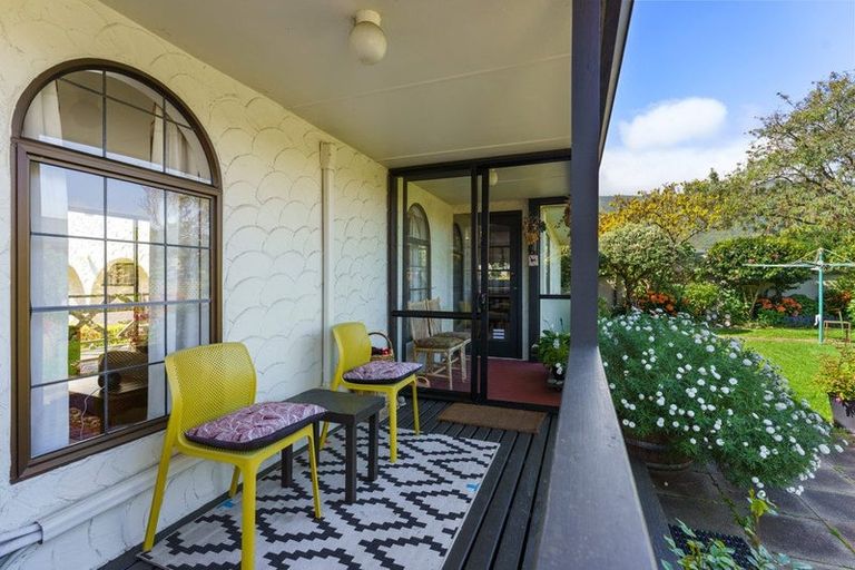 Photo of property in 22 Rewarewa Crescent, Waikanae, 5036