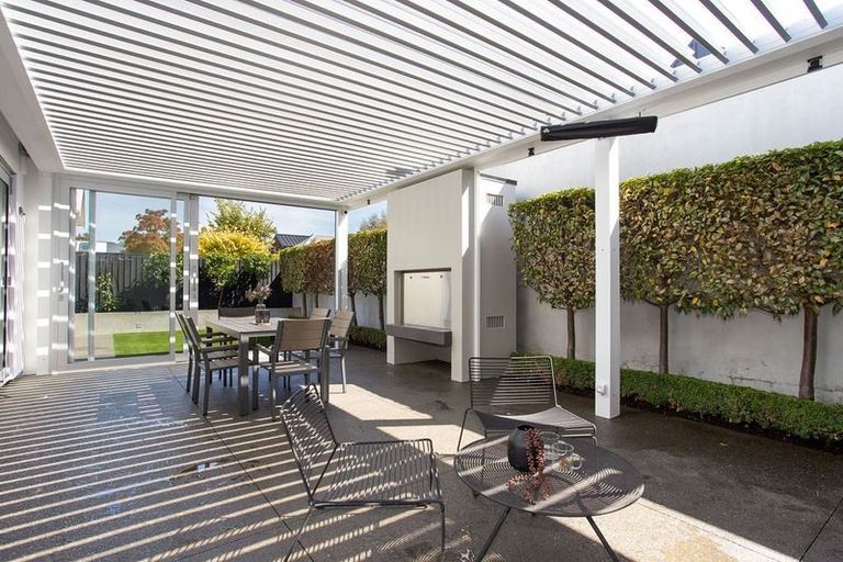 Photo of property in 43 Hawkesbury Avenue, St Albans, Christchurch, 8014