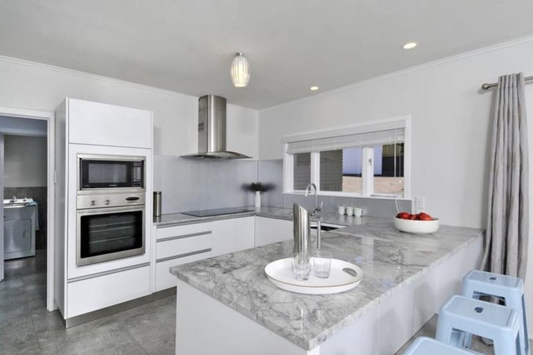 Photo of property in 68 Kowhai Road, Campbells Bay, Auckland, 0630