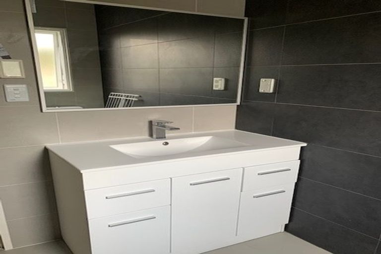 Photo of property in 73 Tamahere Drive, Glenfield, Auckland, 0629