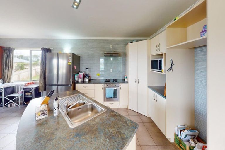 Photo of property in 24 Lydia Place, Kelvin Grove, Palmerston North, 4414