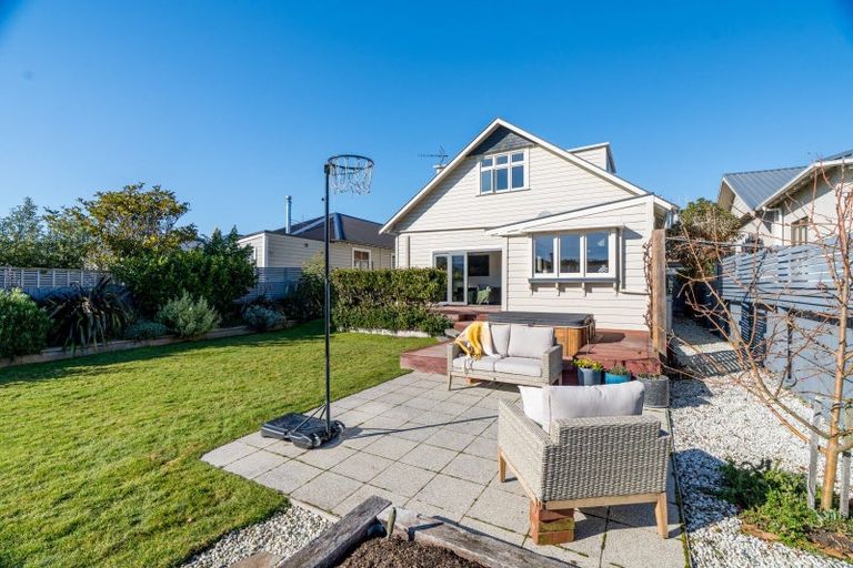 Photo of property in 180 Victoria Road, Saint Clair, Dunedin, 9012