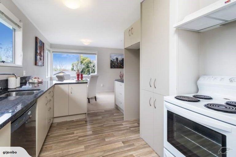 Photo of property in 3 Kilcar Place, Massey, Auckland, 0614