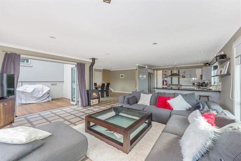 Photo of property in 168 Kittiwake Drive, Schnapper Rock, Auckland, 0632