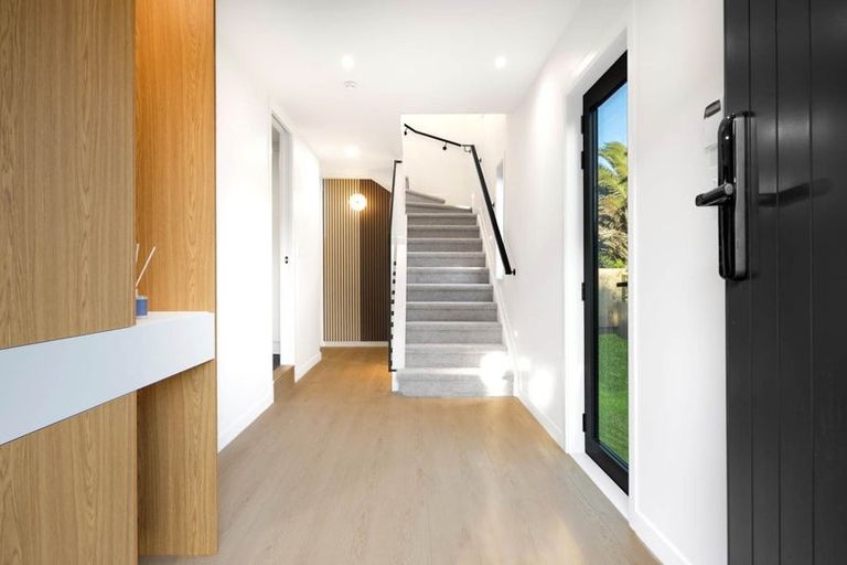 Photo of property in 69d Chivalry Road, Glenfield, Auckland, 0629