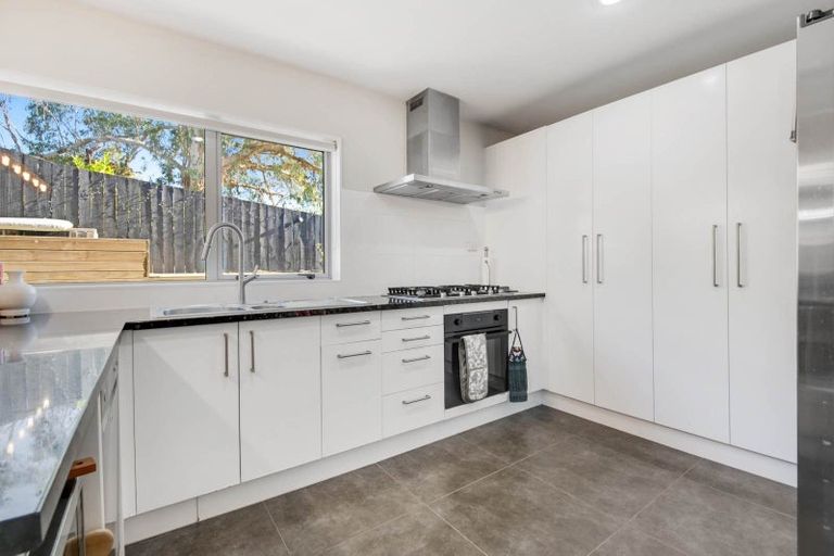 Photo of property in 69 Tamahere Drive, Glenfield, Auckland, 0629