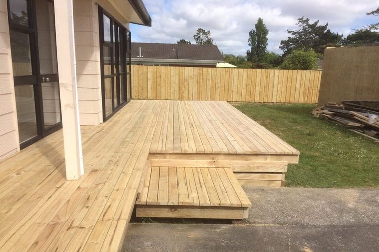 Photo of property in 120 Lynwood Road, New Lynn, Auckland, 0600