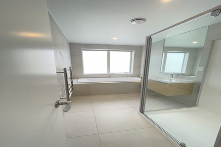 Photo of property in 20 Onekura Street, Red Beach, 0932