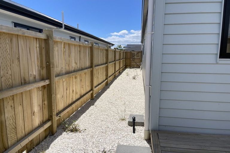 Photo of property in 22 Karihi Road, Karaka, 2113