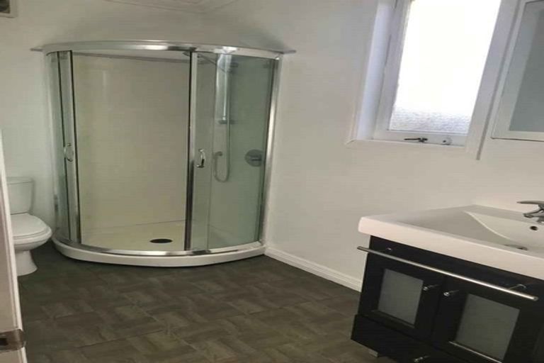 Photo of property in 3 Pleasant Road, Glen Eden, Auckland, 0602