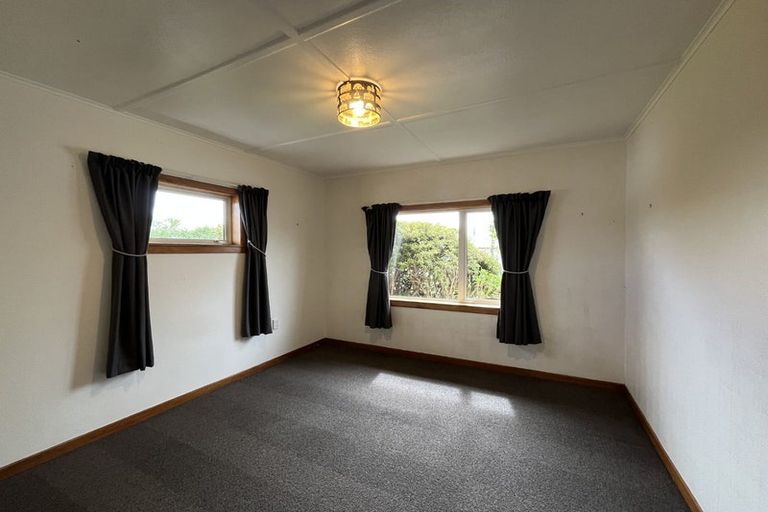 Photo of property in 1 Truby King Street, Merrilands, New Plymouth, 4312