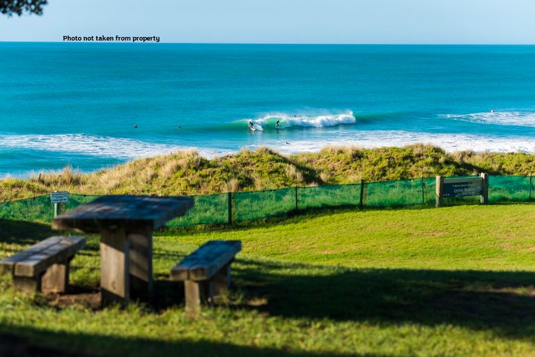 Photo of property in 22 Moana Road, Okitu, Gisborne, 4010