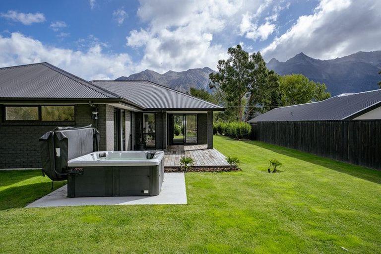 Photo of property in 11 Walter Place, Glenorchy, 9372