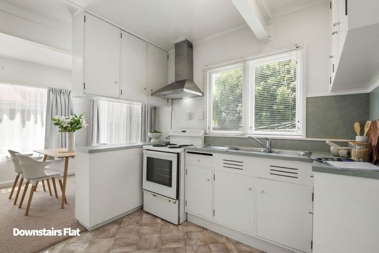 Photo of property in 16 Keldale Place, Forrest Hill, Auckland, 0620