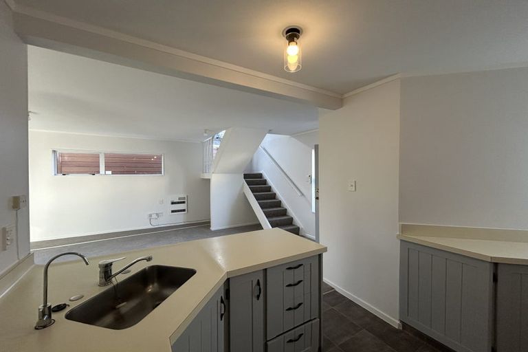 Photo of property in 3/15 Apu Crescent, Lyall Bay, Wellington, 6022