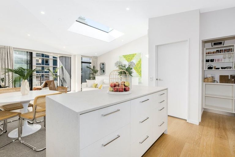 Photo of property in 1/18 Oriental Terrace, Oriental Bay, Wellington, 6011